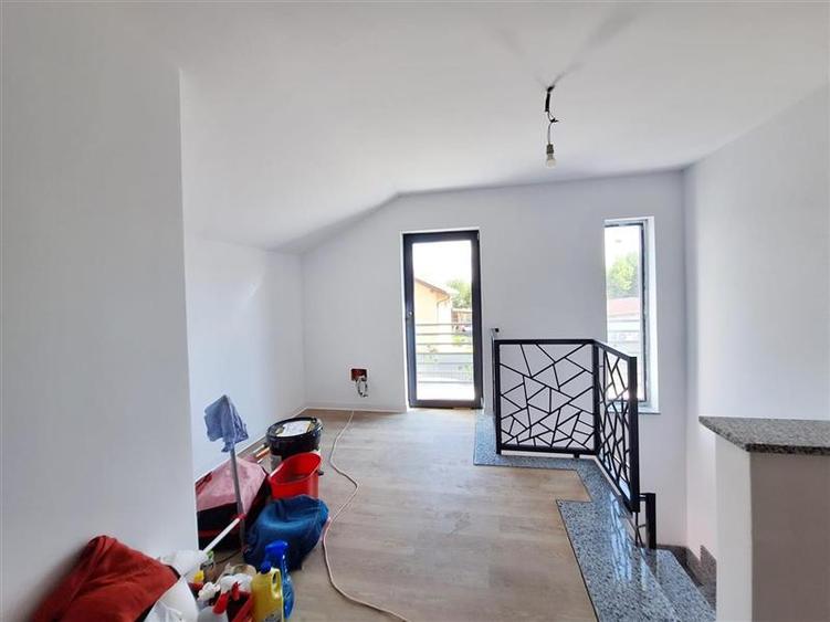 Casă cu 4 camere cu Teren 430 Mp în 9 Mai