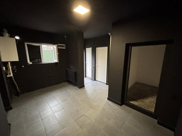 Casă individuală cu 8 camere cu Teren 265 Mp în Brâncoveanu