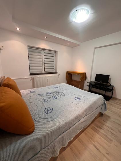Apartament cu 3 camere decomandat, mobilat în Drumul Taberei — fotografia 3
