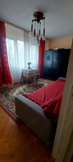 Apartament cu 4 camere semidecomandat, mobilat în Favorit