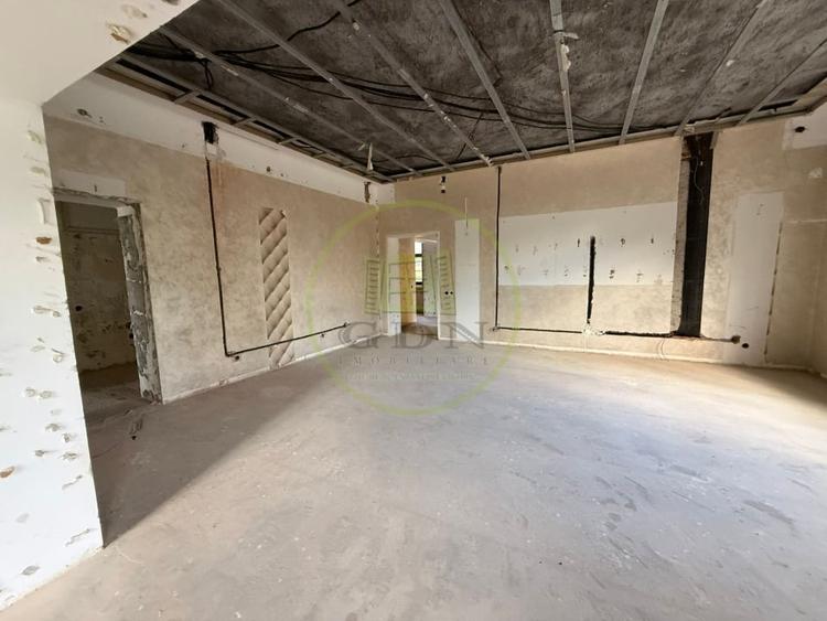 Spațiu comercial, de 435.16000366211 mp, în Central
