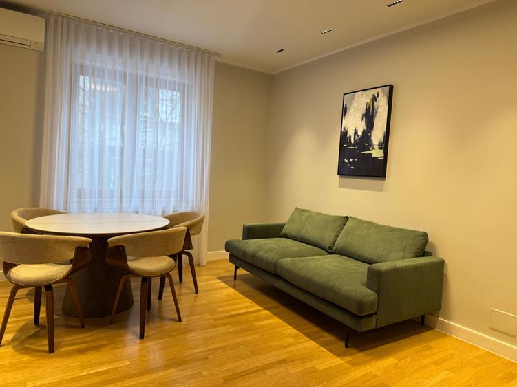 Apartament cu 3 camere decomandat în Capitale