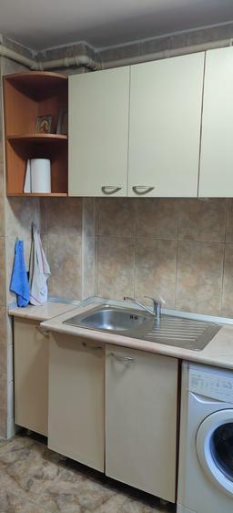 Apartament cu 3 camere semidecomandat în Basarab