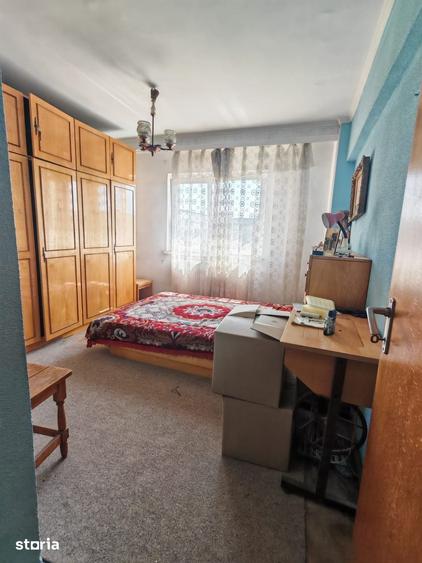 Apartament cu 3 camere decomandat în Craiovei