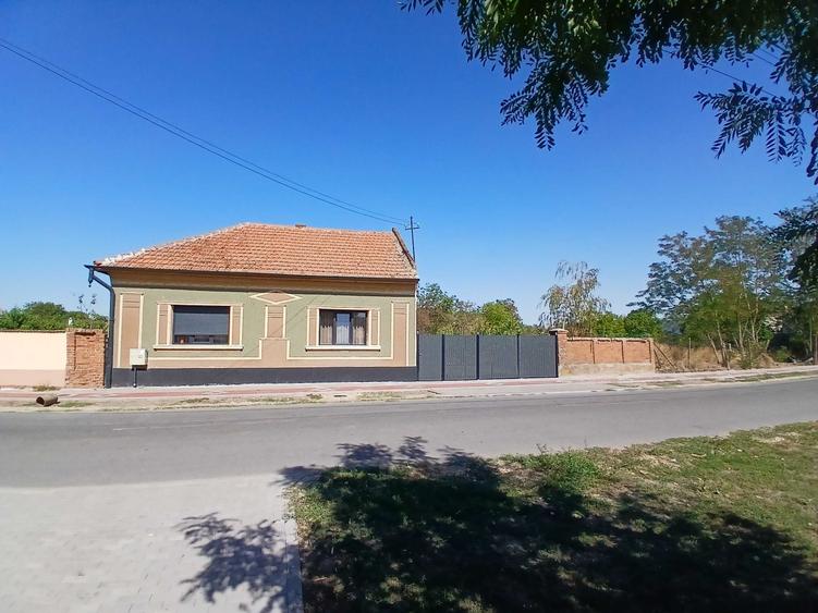 Casă cu 3 camere în Santăul Mare