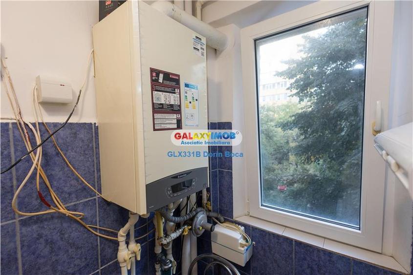 Apartament cu 3 camere semidecomandat în Tei