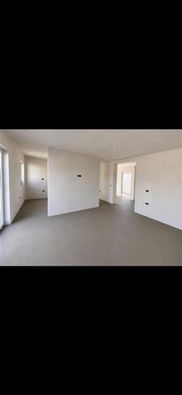 Casă cu 5 camere cu Teren 580 Mp în Exterior Nord