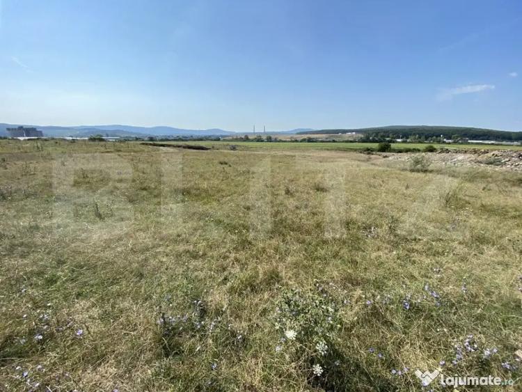 Teren de 3800 mp, în Aghireș