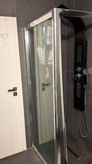 Apartament cu 3 camere semidecomandat, mobilat în Lujerului