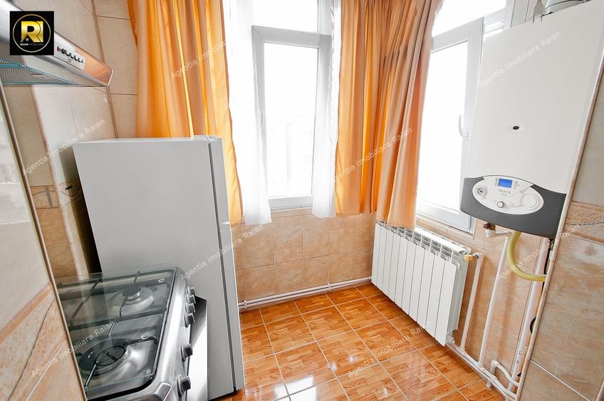 Apartament cu 2 camere decomandat în Micro 17