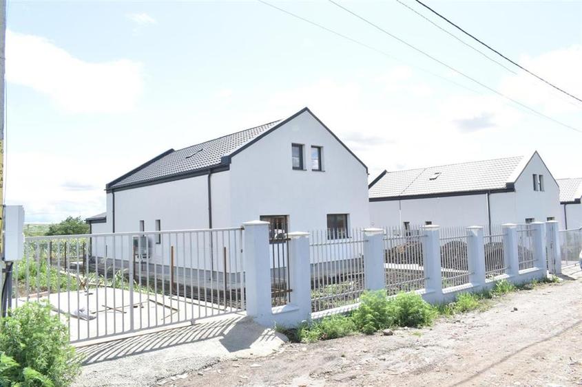 Casă cu 4 camere cu Teren 750 Mp în Aroneanu