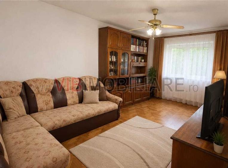 Apartament cu 3 camere decomandat, mobilat în Lipovei