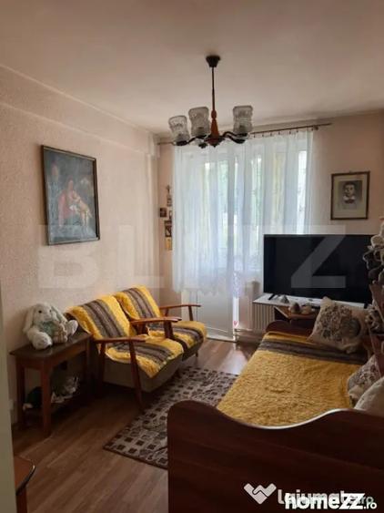 Apartament cu 3 camere semidecomandat în Central