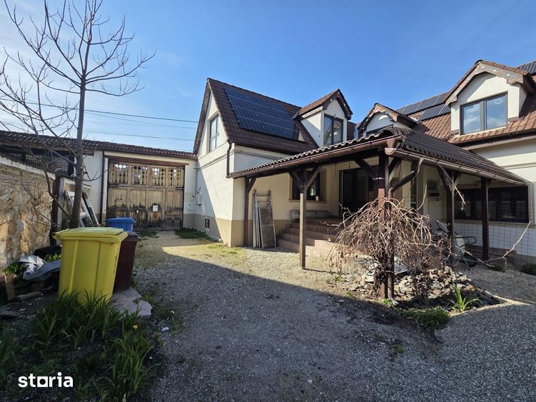Casă cu 9 camere cu Teren 300 Mp în Cristian
