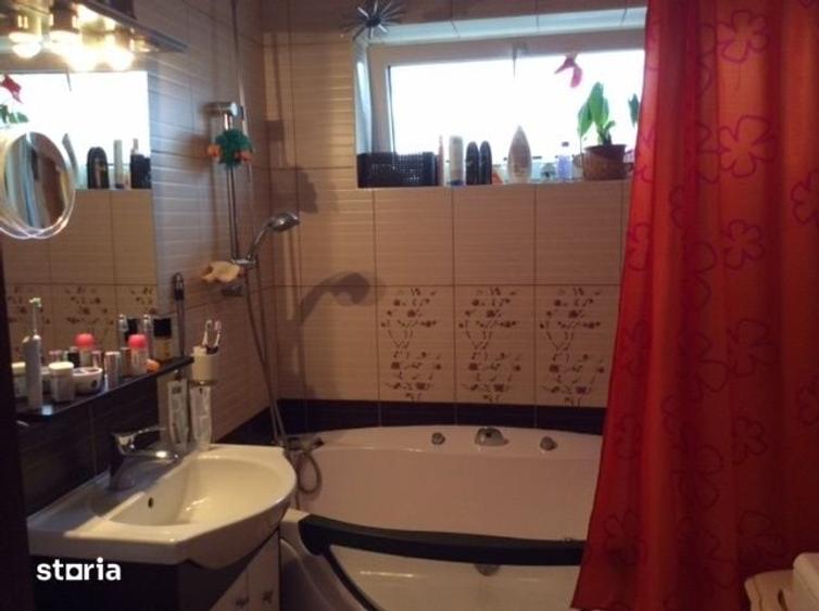Apartament cu 3 camere decomandat în Turnișor