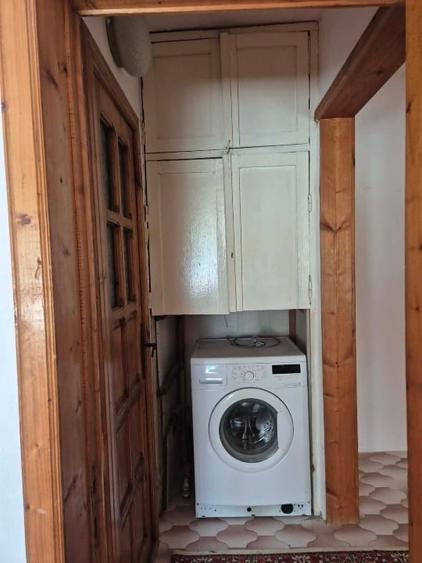 Apartament cu 3 camere decomandat, mobilat în Broșteni