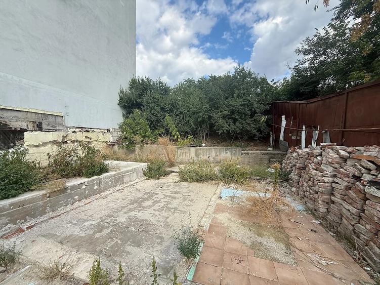 Casă cu Teren 251 Mp în Petricani