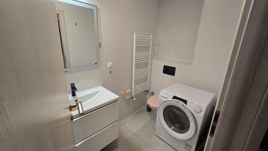 Apartament cu 3 camere semidecomandat în Central