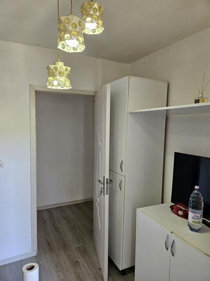 Apartament cu 3 camere decomandat în Viitorului