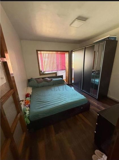 Apartament cu 3 camere decomandat, mobilat în Lipovei