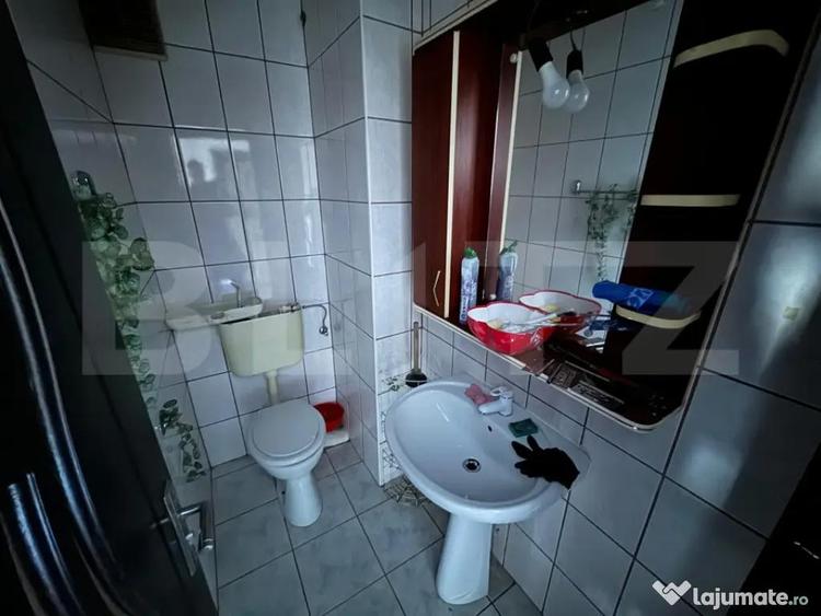 Apartament cu 3 camere semidecomandat în Central