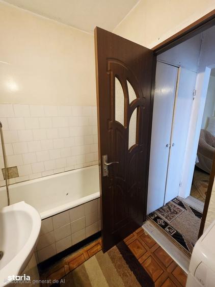 Apartament cu 3 camere semidecomandat, mobilat în Central
