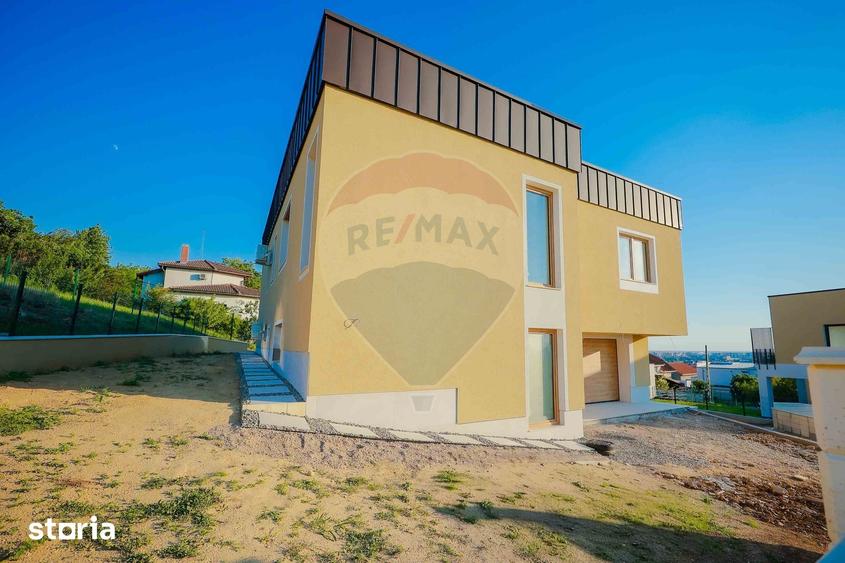 Casă cu 6 camere cu Teren 700 Mp în Iorga