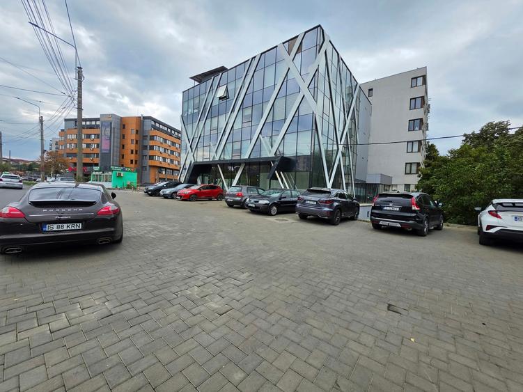 Spațiu comercial, de 560 mp, în Tătărași
