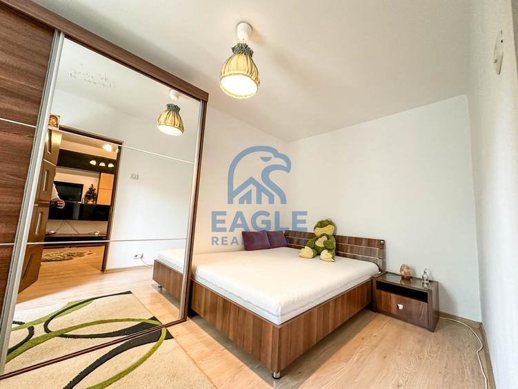 Apartament cu 3 camere semidecomandat, mobilat în Casa de Cultură
