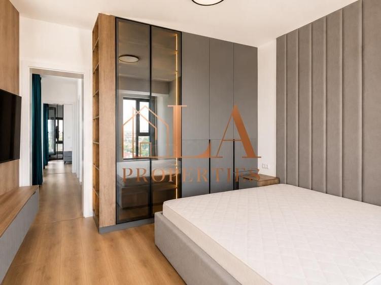 Penthouse cu 3 camere decomandat în Sud-Vest