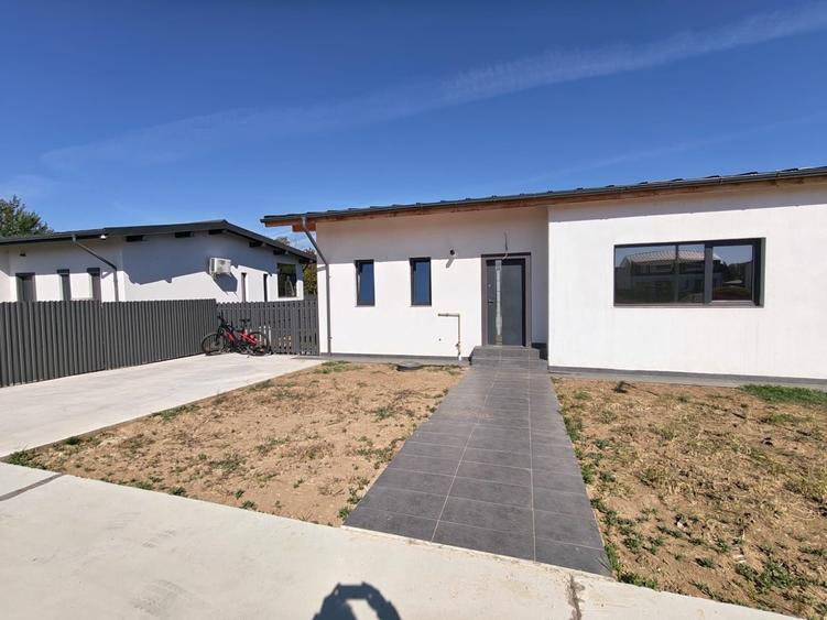 Casă cu 3 camere cu Teren 400 Mp în Bujoreni