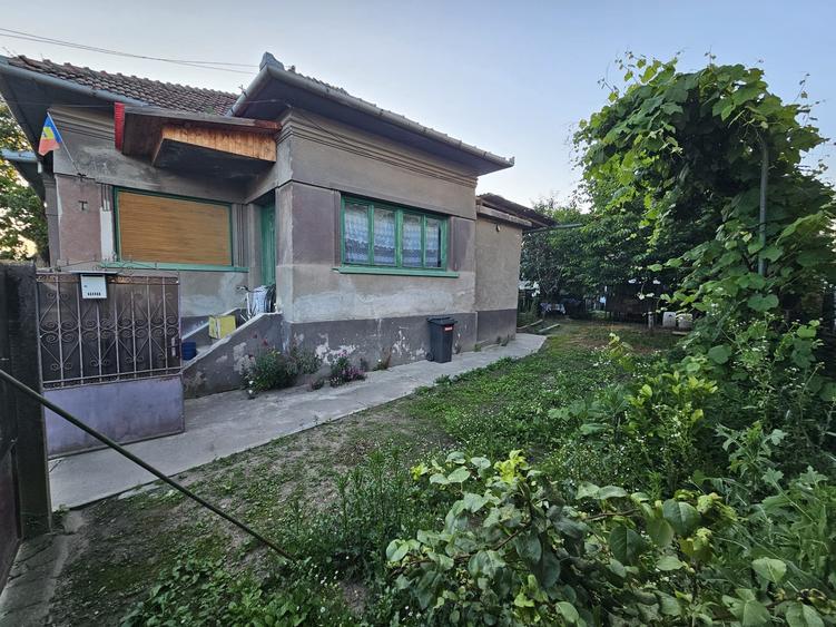 Casă individuală cu 3 camere cu Garaj în Exterior Est