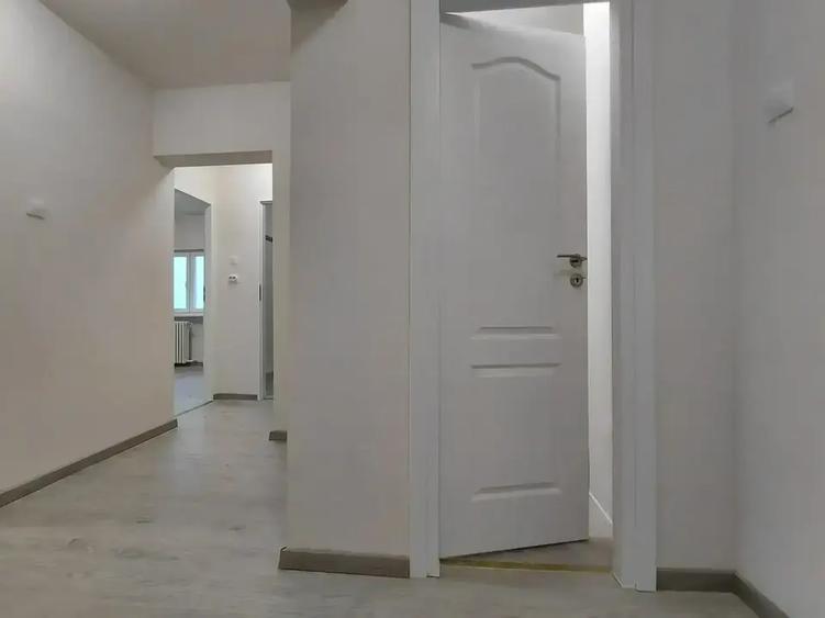 Apartament cu 3 camere decomandat în Ferentari