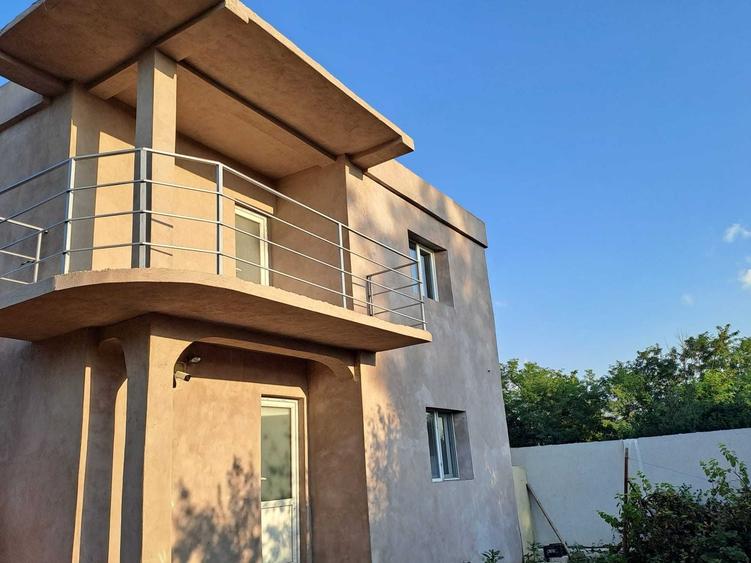 Casă cu 4 camere în Potlogi