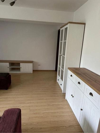 Apartament cu 3 camere semidecomandat, mobilat în 1 Decembrie 1918