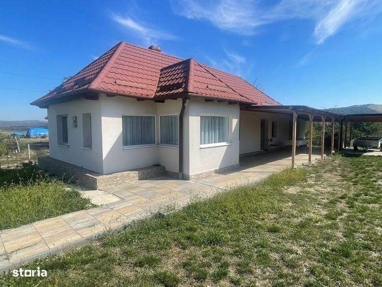 Casă cu 3 camere în Căptălan