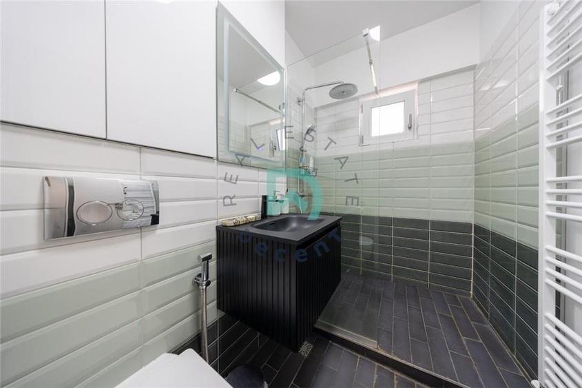 Apartament cu 4 camere decomandat în Răcădău