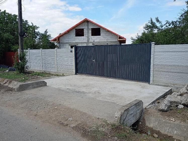 Casă cu 3 camere cu Teren 1700 Mp în Uliești