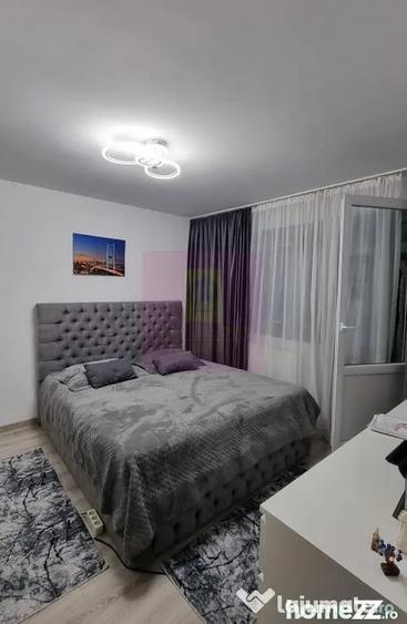 Apartament cu 3 camere decomandat în P-ța Reșița