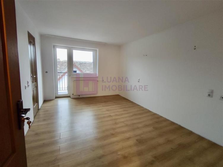 Casă individuală cu 7 camere cu Teren 1500 Mp în Turnișor