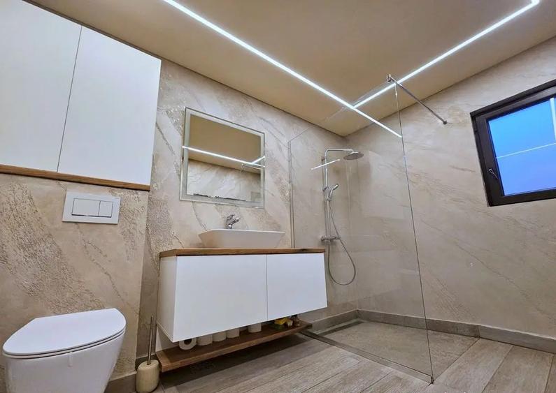 Casă cu 2 camere cu Teren 90 Mp în Piața Centrală