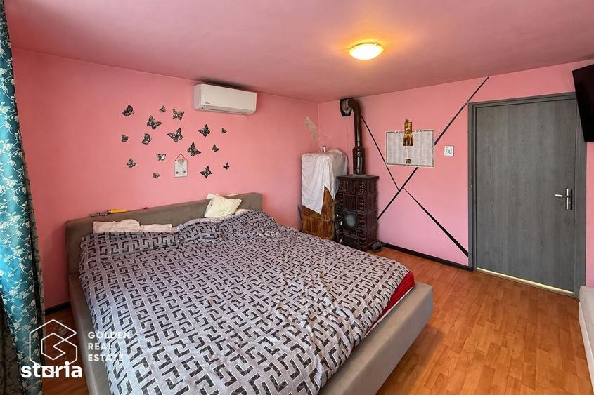 Casă cu 5 camere cu Teren 4320 Mp în Șagu