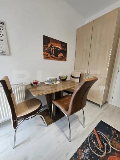 Apartament cu 3 camere decomandat, mobilat în Central