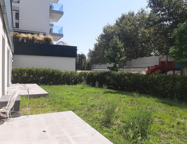 Apartament cu 5 camere decomandat în Dămăroaia