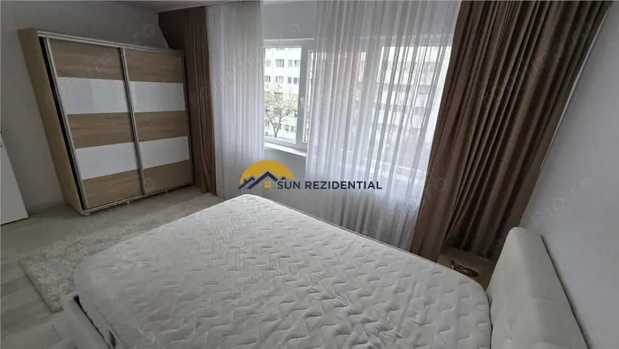 Apartament cu 3 camere semidecomandat în Berceni
