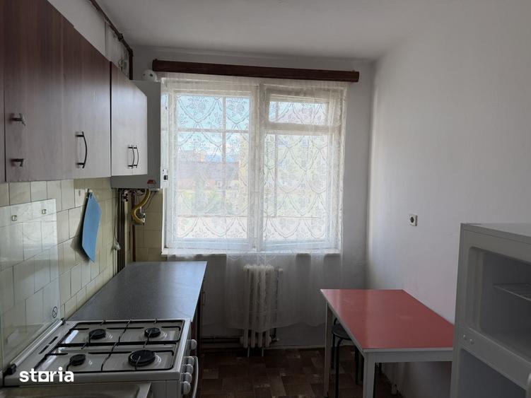 Apartament cu 2 camere semidecomandat, mobilat în Mihai Viteazul