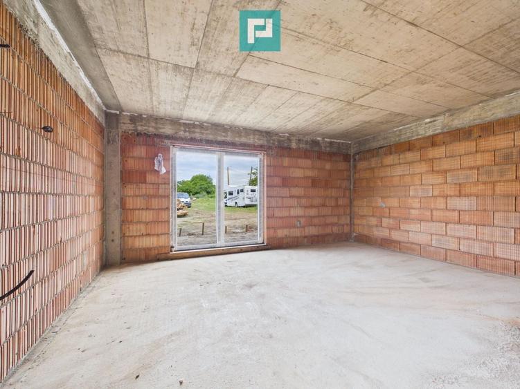 Duplex cu 4 camere cu Canalizare în Giarmata