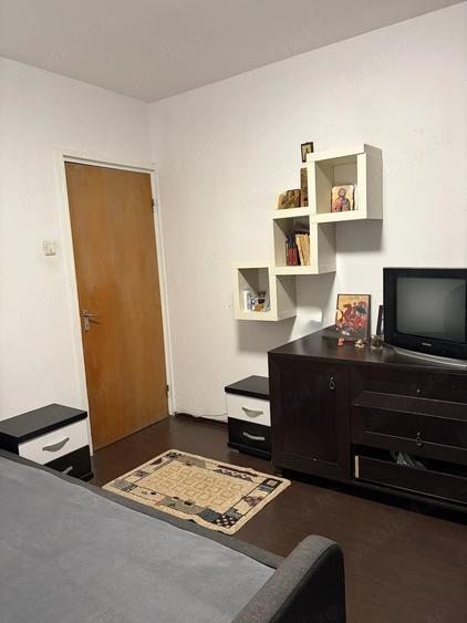 Apartament cu 3 camere decomandat în Tineretului