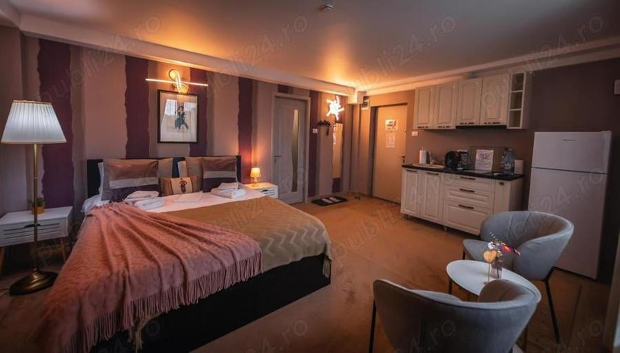 Casă cu 11 camere cu Teren 350 Mp în Central