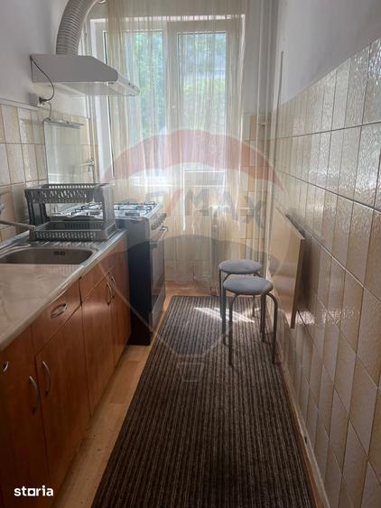 Apartament cu 2 camere semidecomandat, mobilat în Malu Roșu